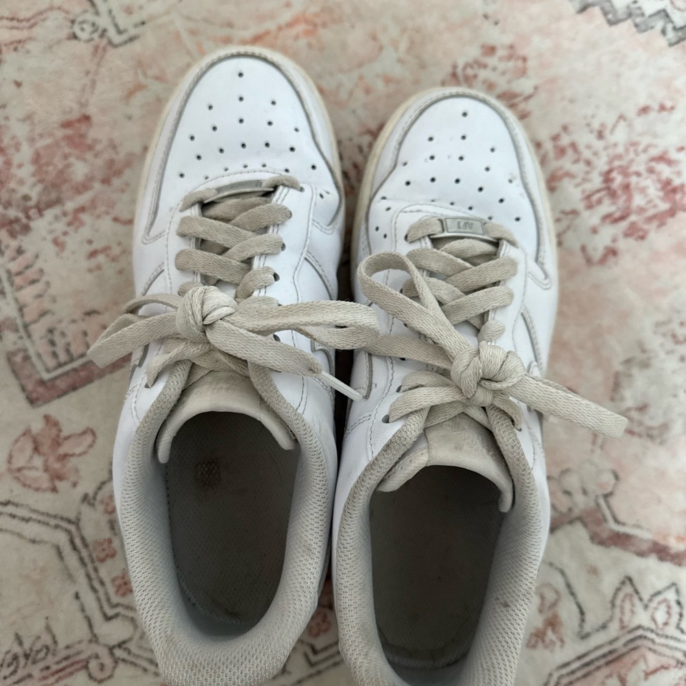 Nike White Athletic Sneakers with Beige Laces